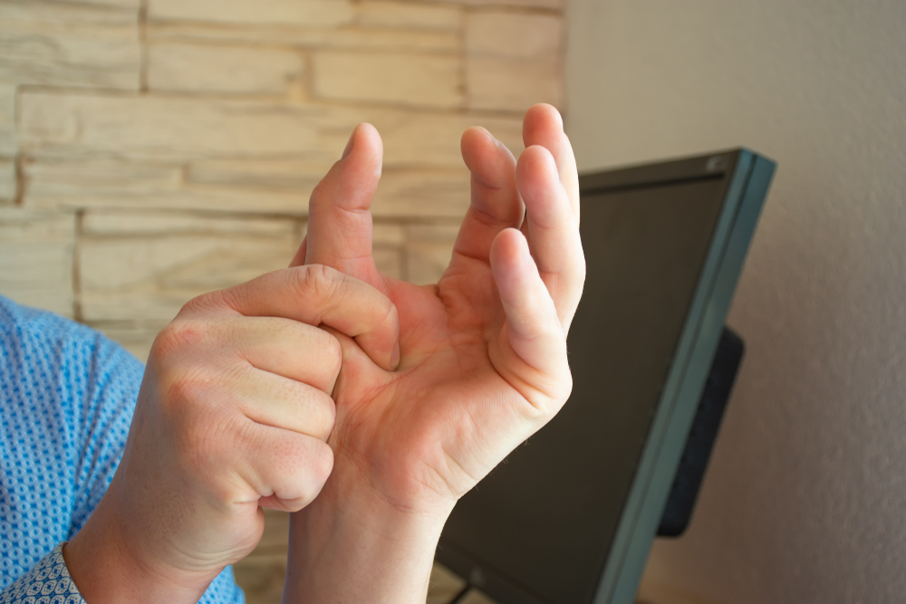 Seniors : que faire si votre pouce bouge tout seul ?