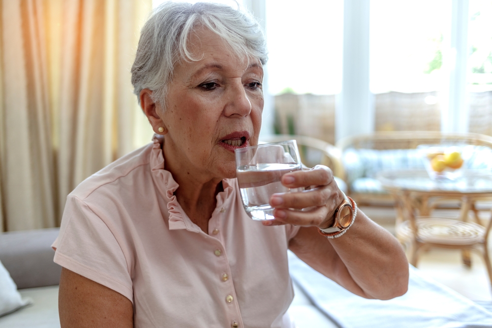 Sensation de soif chez les seniors : pourquoi faut-il rester plus vigilant en été ?