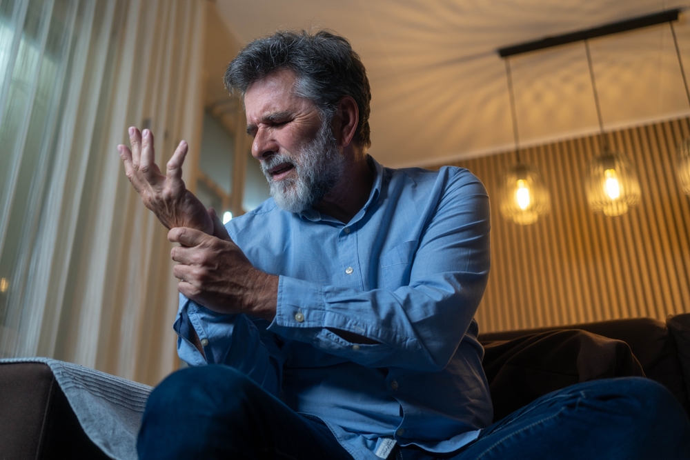 douleurs-articulaires-chez-les-seniors-causes-et-solutions