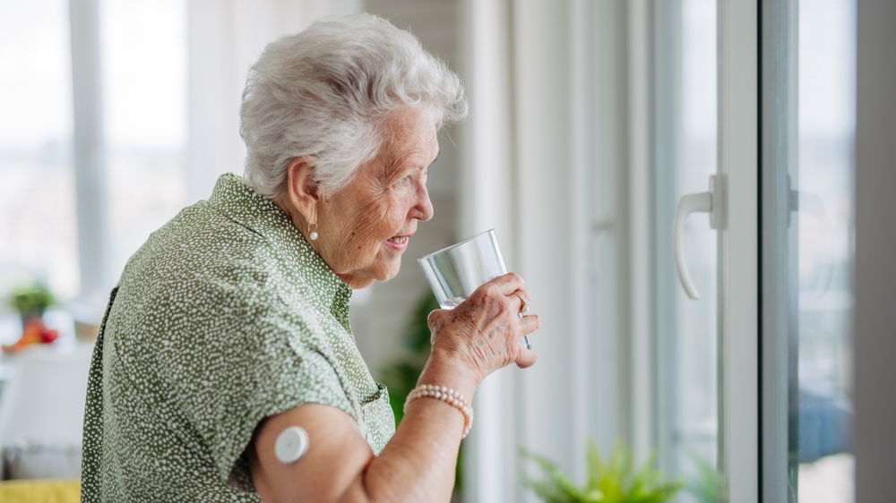 deshydratation-de-la-personne-agee-dangers-et-solutions